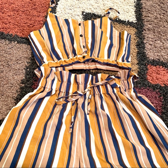 NWOT Yellow Stripes Buttondown Set - Picture 3 of 3